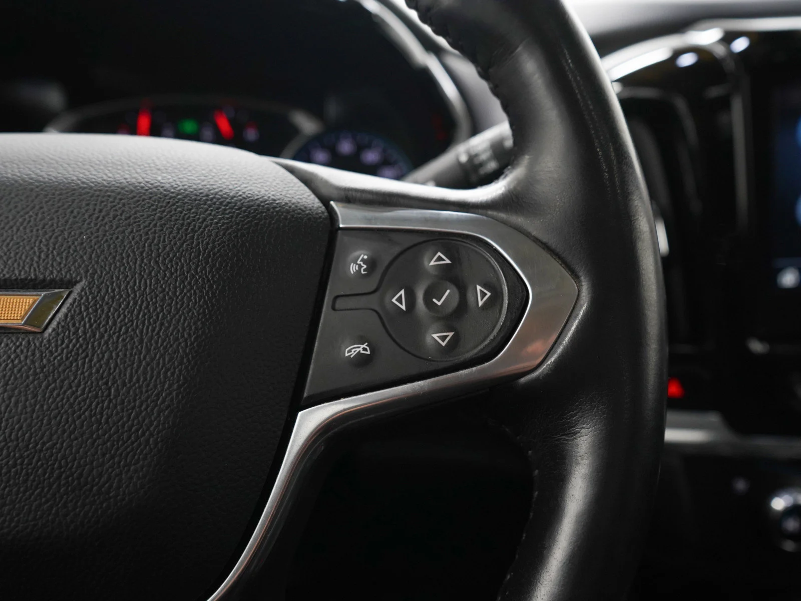 Used 2020 Silver Ice Metallic Chevrolet High Country image 29
