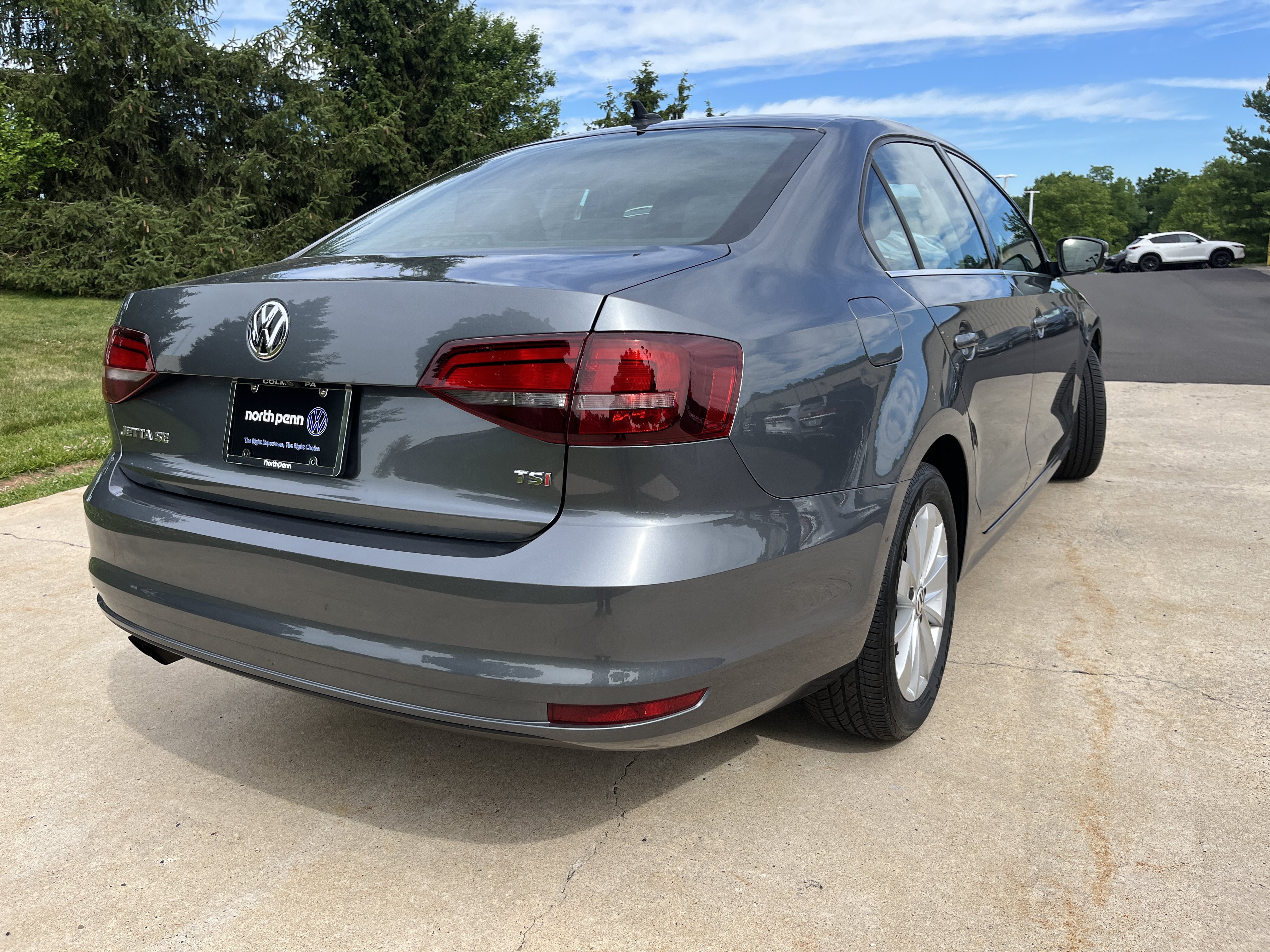 Used 2016 Gray Volkswagen 1.4T SE image 12