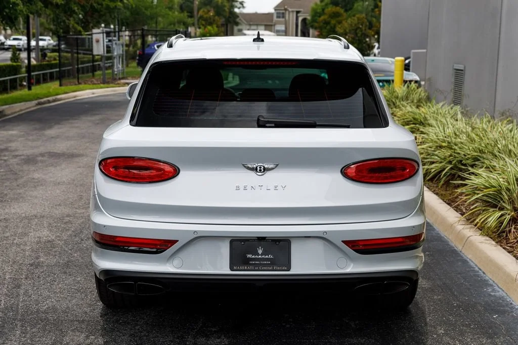 Used 2023 White Bentley V8 image 4