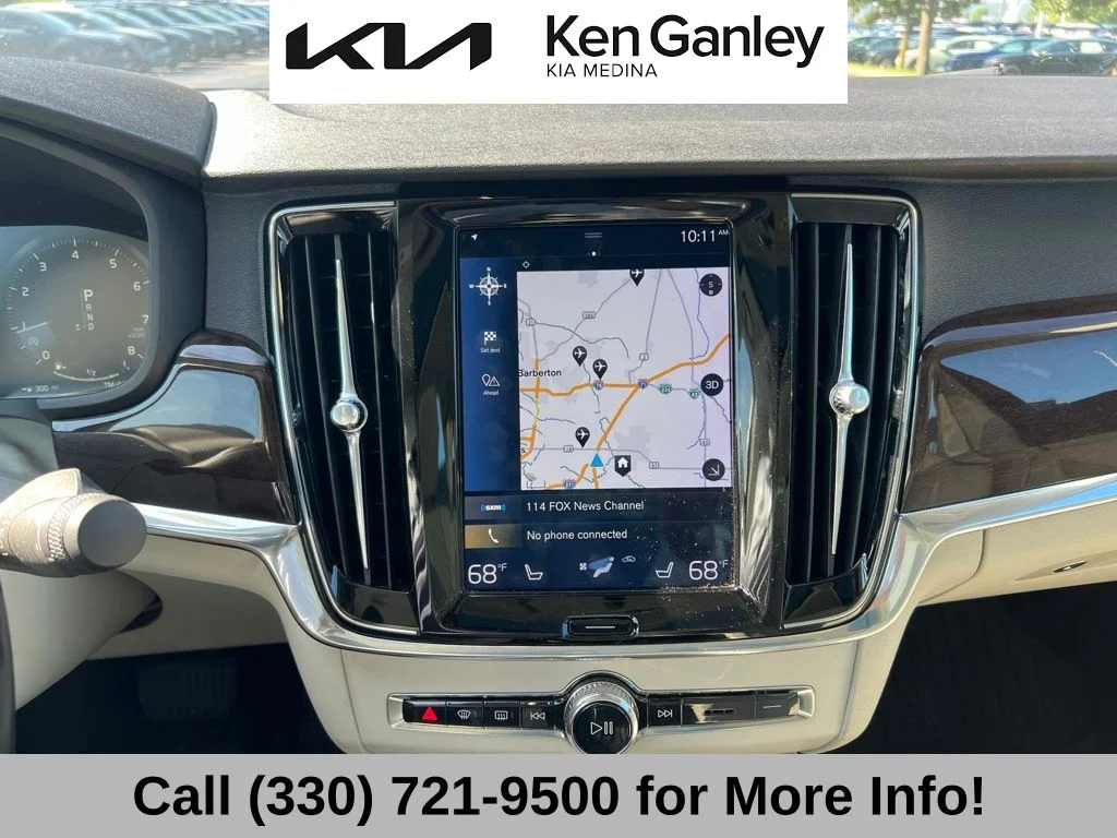 Used 2019 Black Volvo T5 Momentum image 12