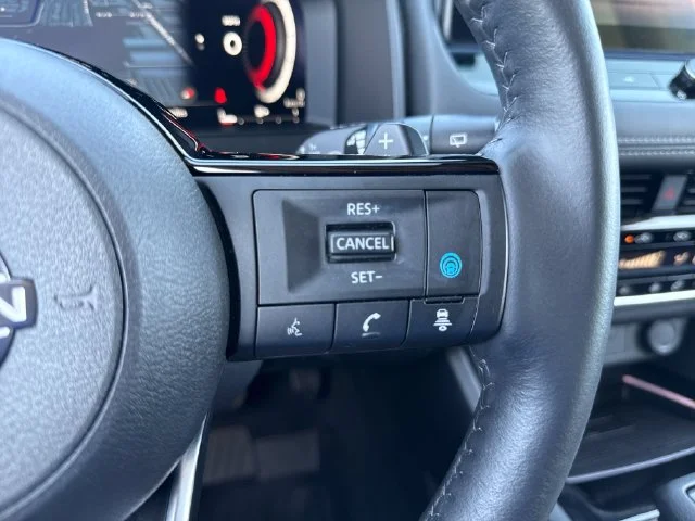 Used 2024 White Nissan SL image 33