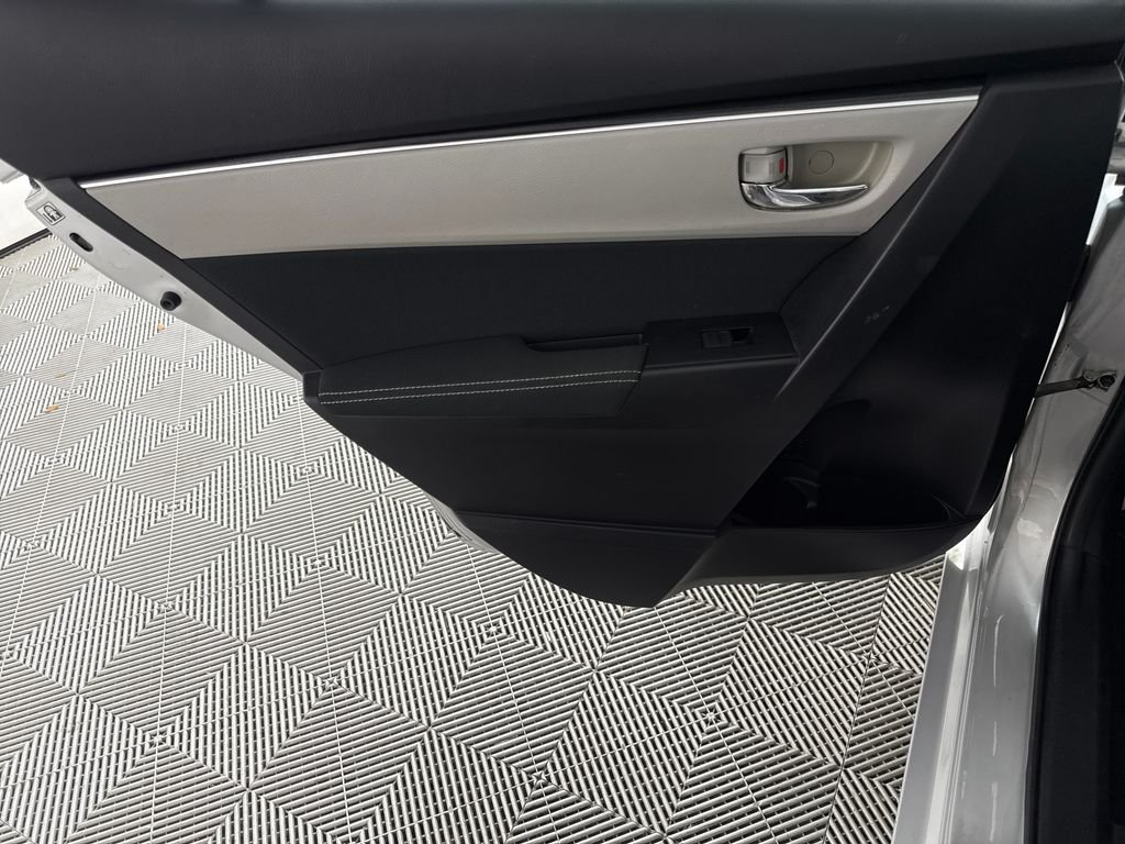 Used 2017  Toyota L image 10