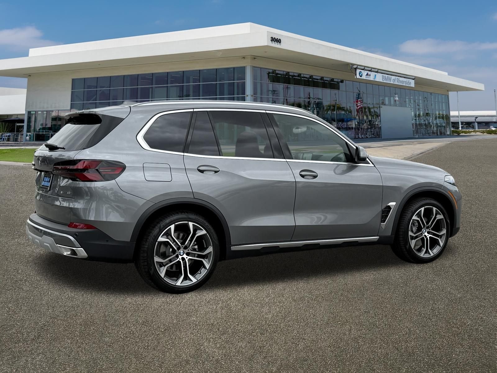 New 2026 Skyscraper Grey Metallic BMW sDrive40i image 11