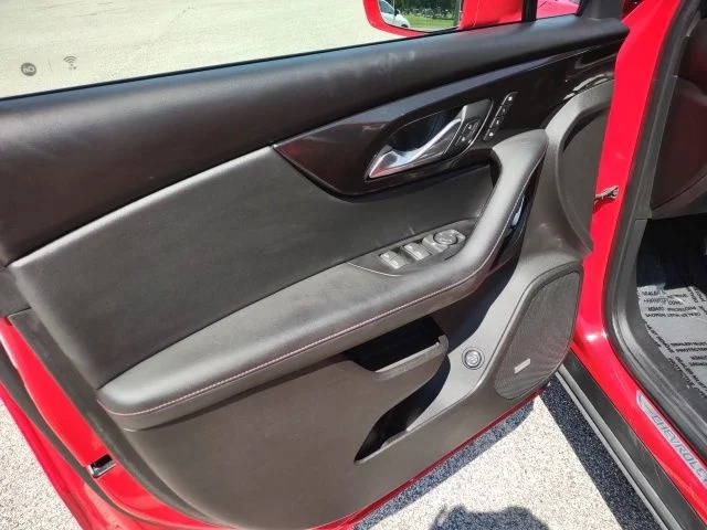 Used 2019 Red Chevrolet RS image 10