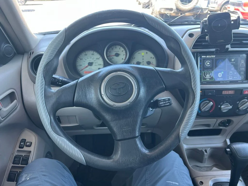 Used 2003  Toyota Base image 9