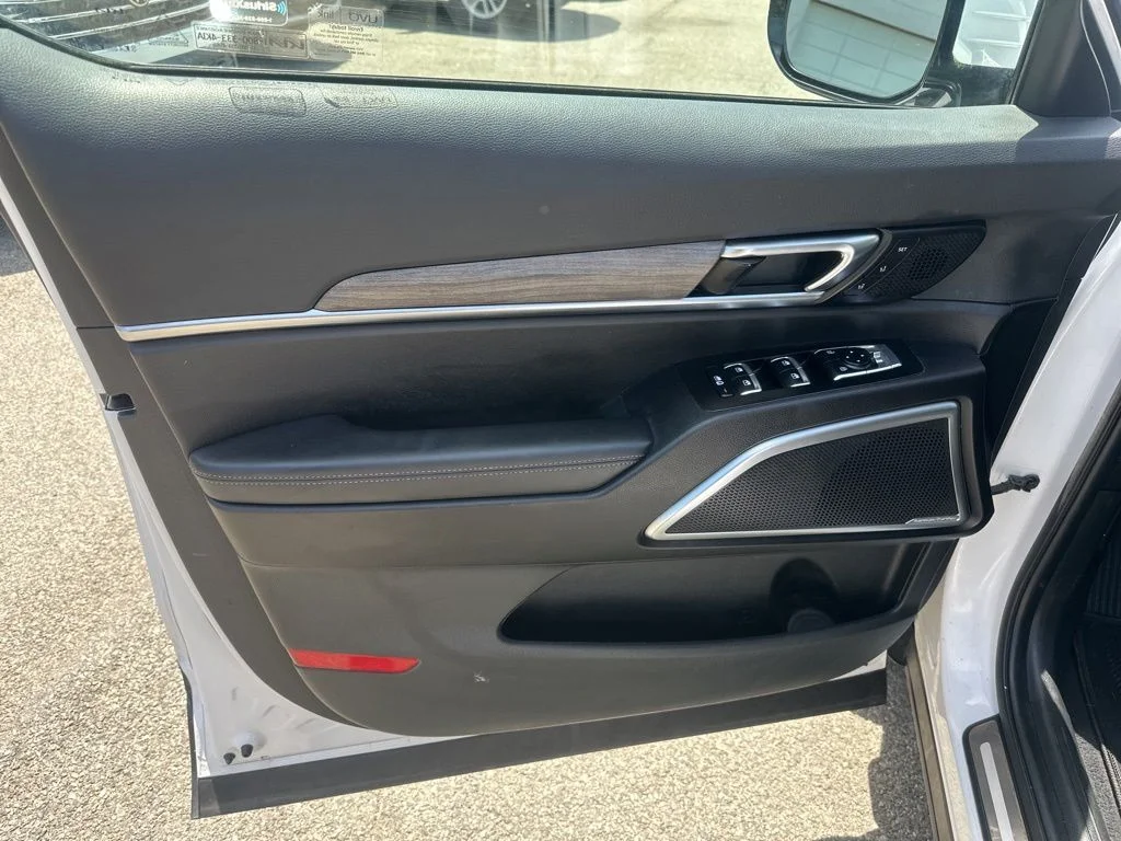 Used 2022 White Kia SX image 8