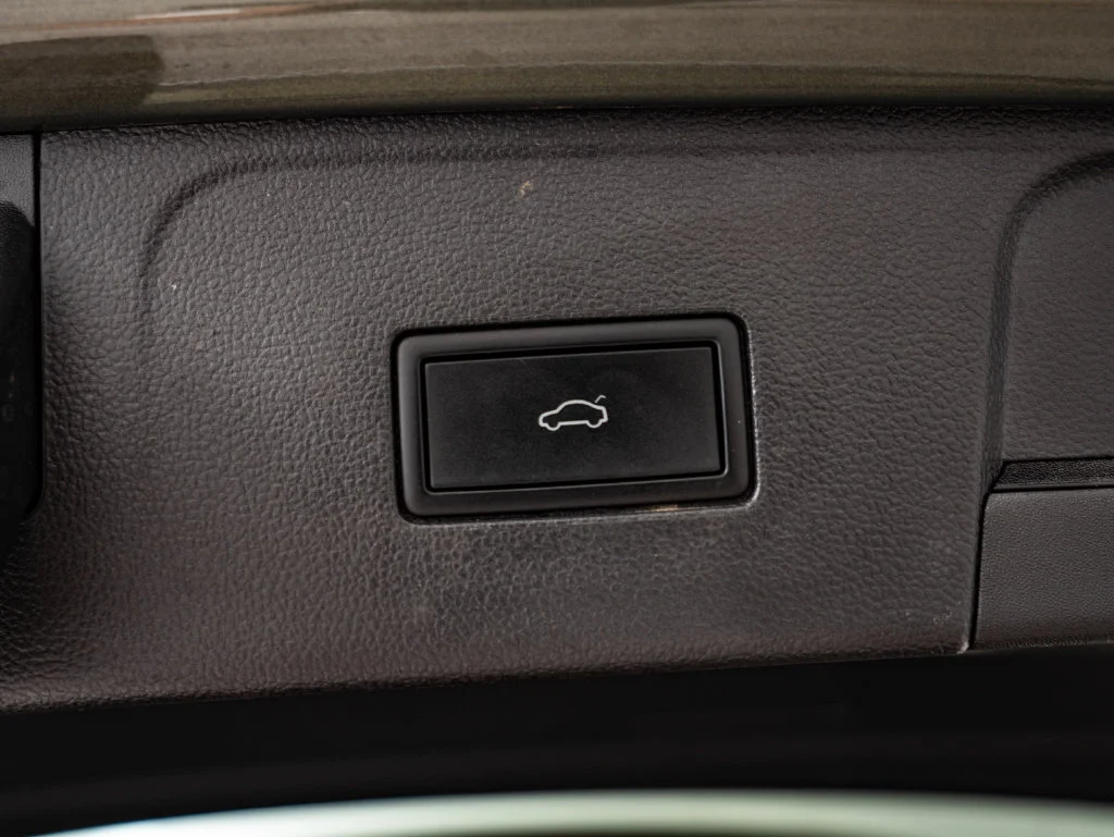 Used 2025 Avocado Green Pearl Volkswagen 2.0T Peak Edition image 23