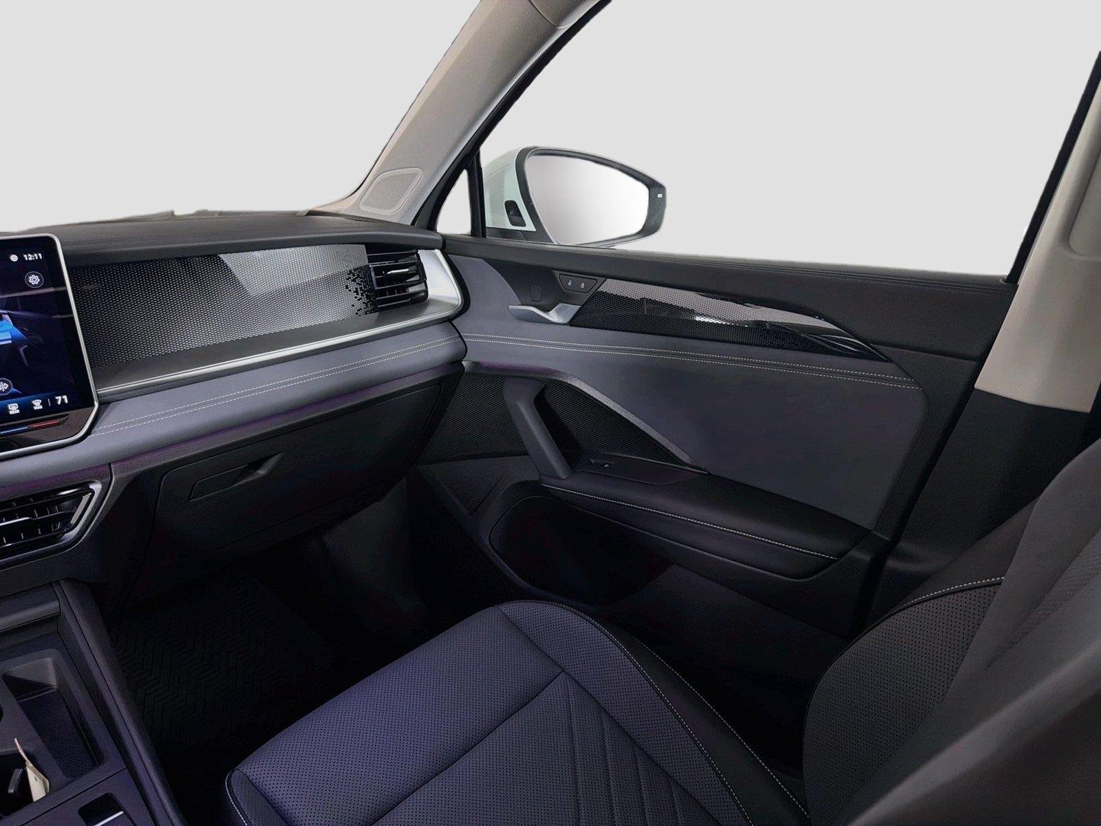 New 2026 Pure White Volkswagen SE image 22