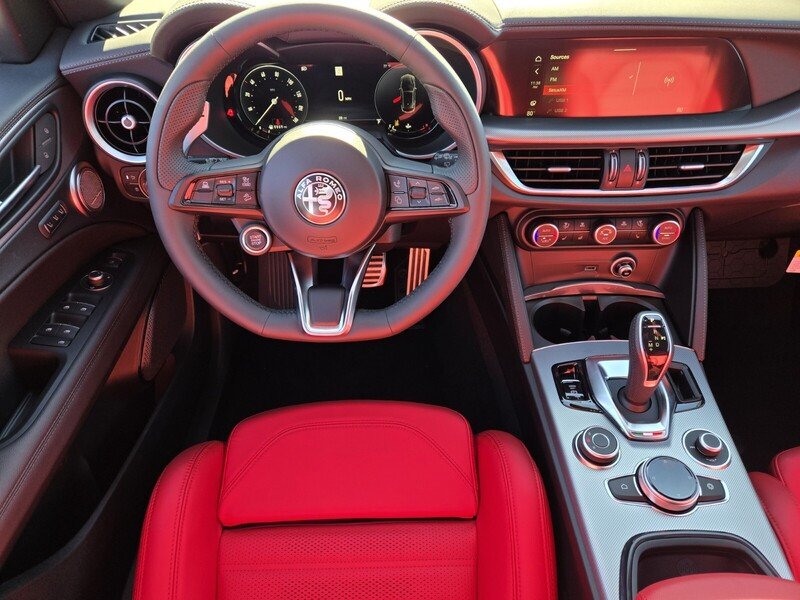 2025 Alfa Romeo Stelvio Base - Photo 9