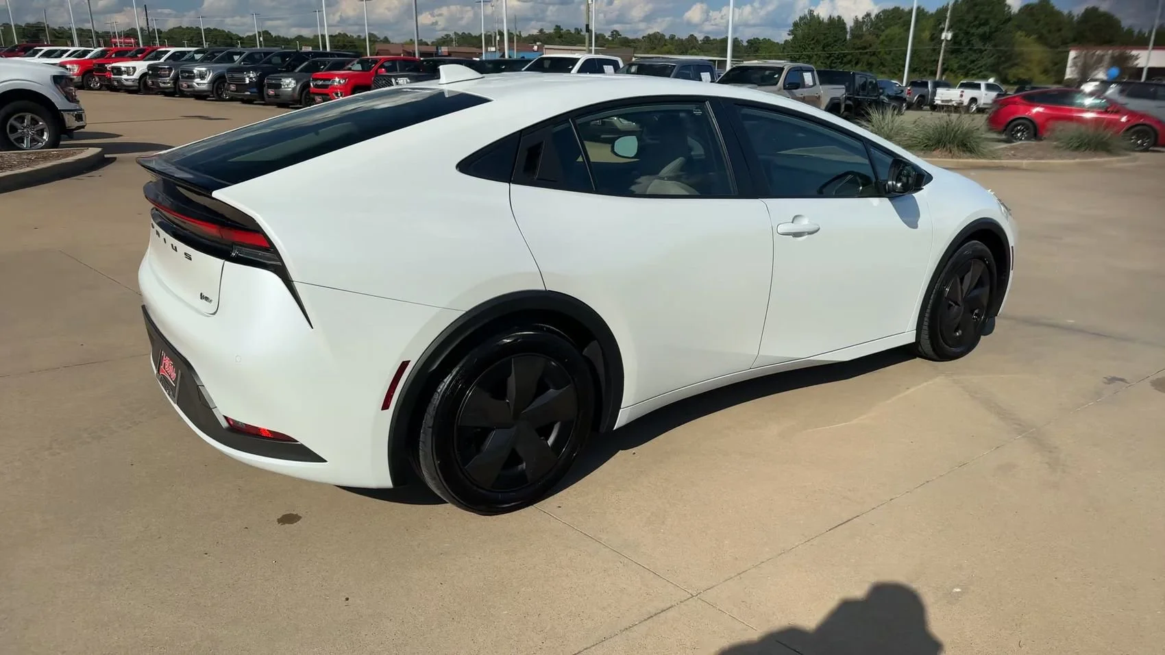 2025 Toyota Prius LE - Photo 9