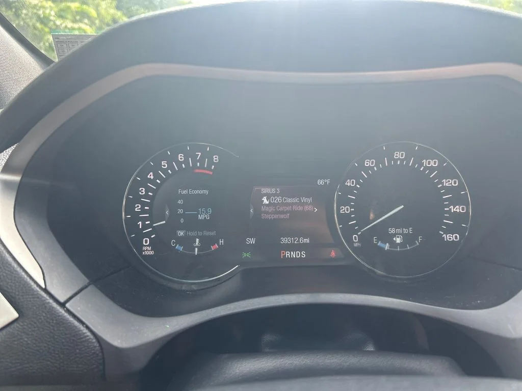 Used 2018  Lincoln Premiere image 16