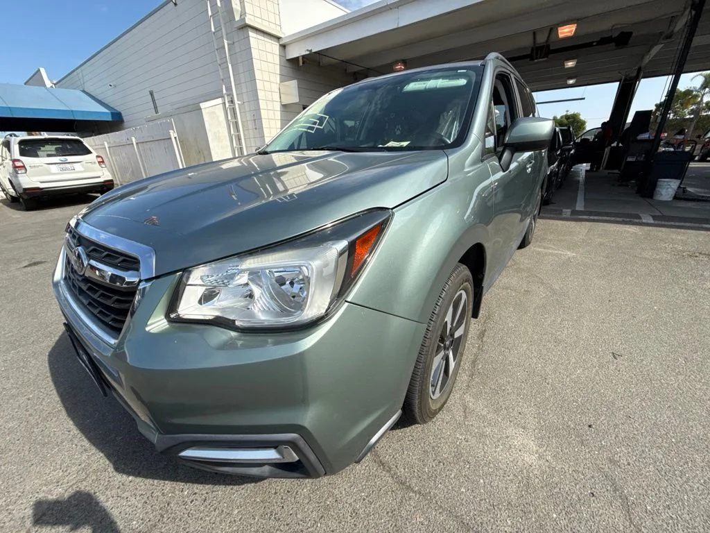 Used 2018 Green Subaru 2.5i Premium image 5