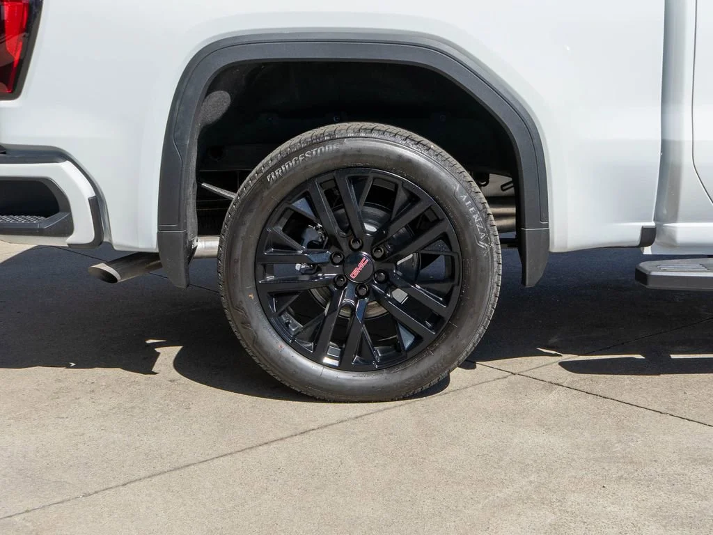 New 2026 Summit White GMC Elevation image 32