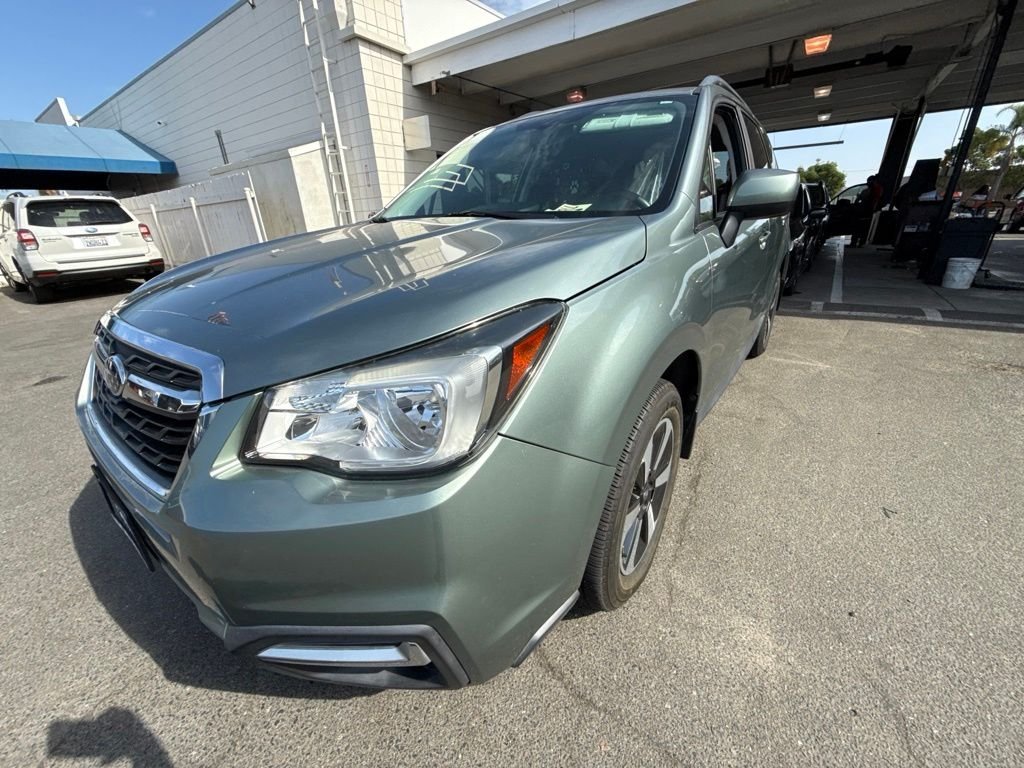 Used 2018 Green Subaru 2.5i Premium image 5