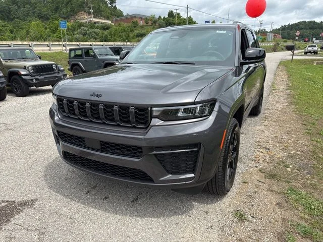 New 2026 Baltic Gray Metallic Clear-Coat Exterior Paint Jeep Altitude image 7