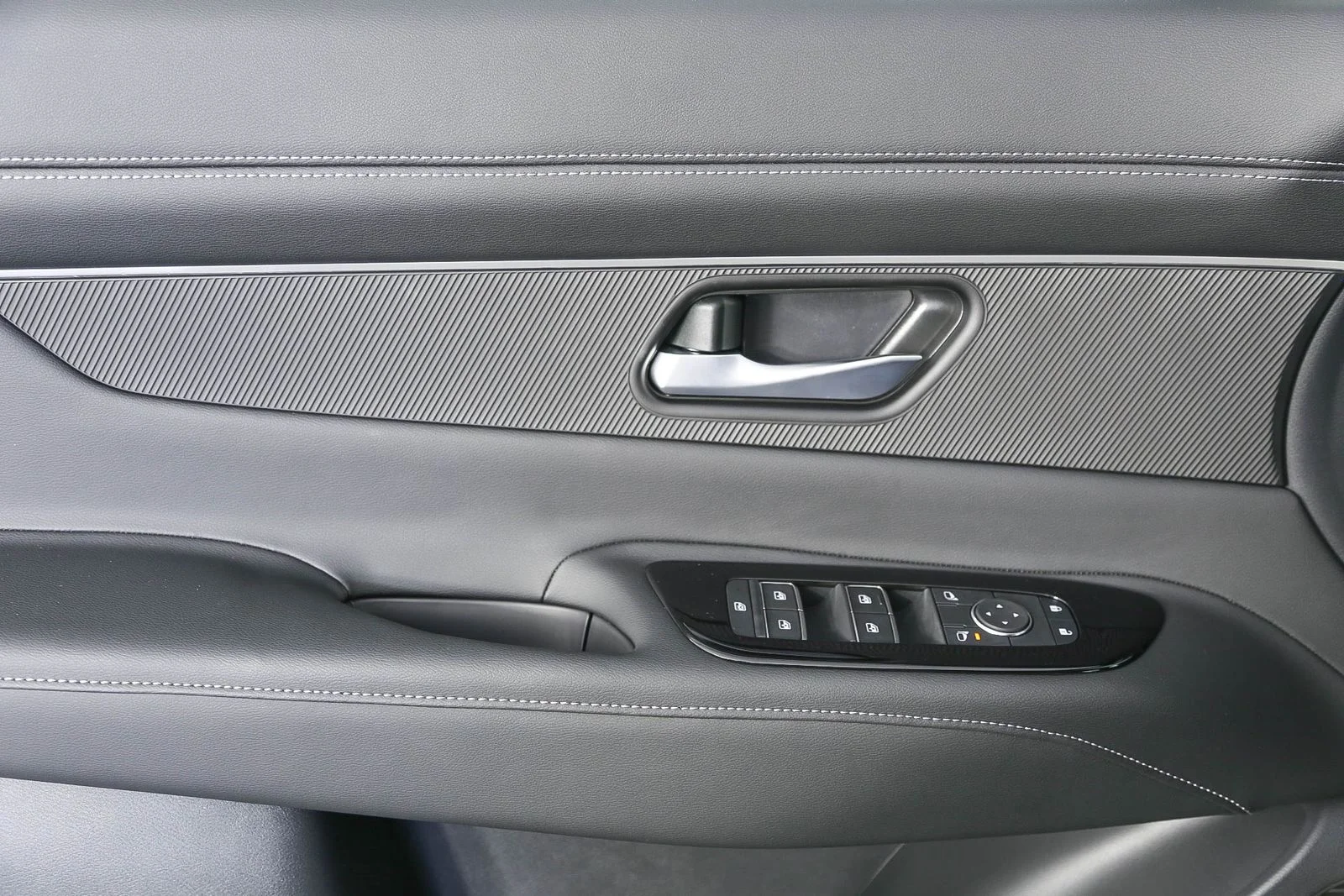 2025 Nissan Murano SV - Photo 22