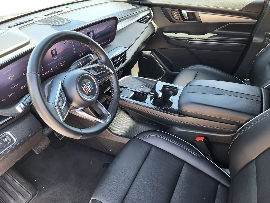 Used 2025 Summit White Buick Preferred image 10