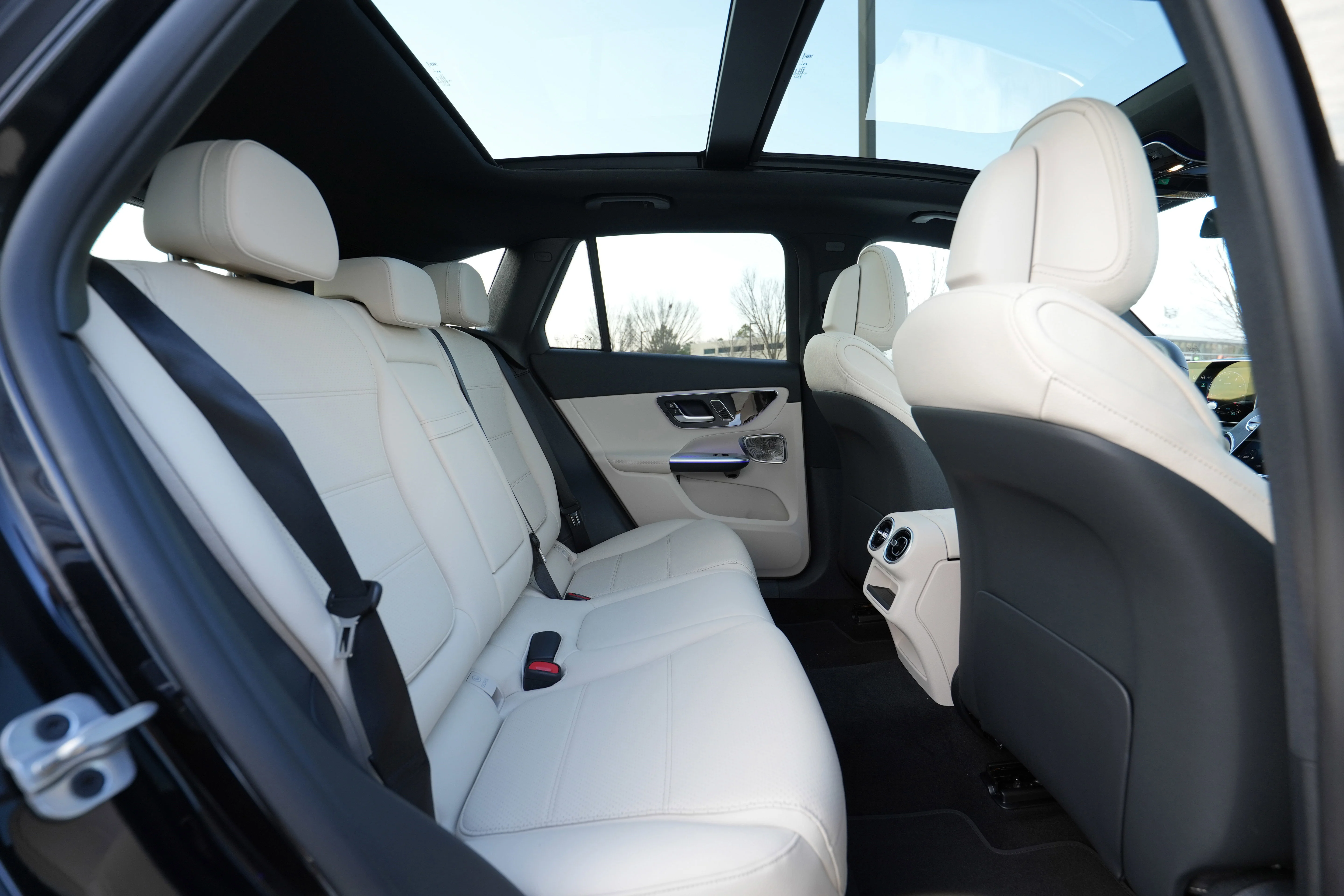 New 2026 OBSIDIAN BLACK Mercedes-Benz GLC 300 image 41