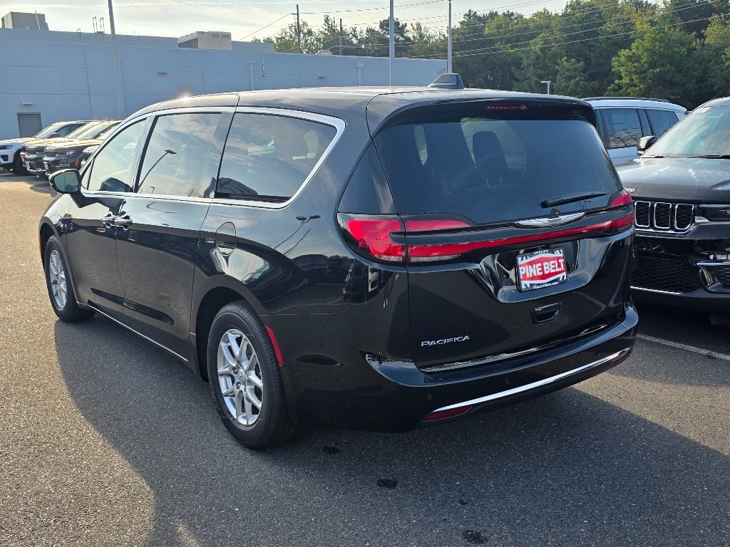 2026 Chrysler Pacifica Select - Photo 10