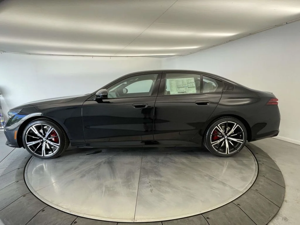 New 2027 Black BMW 530i xDrive image 2