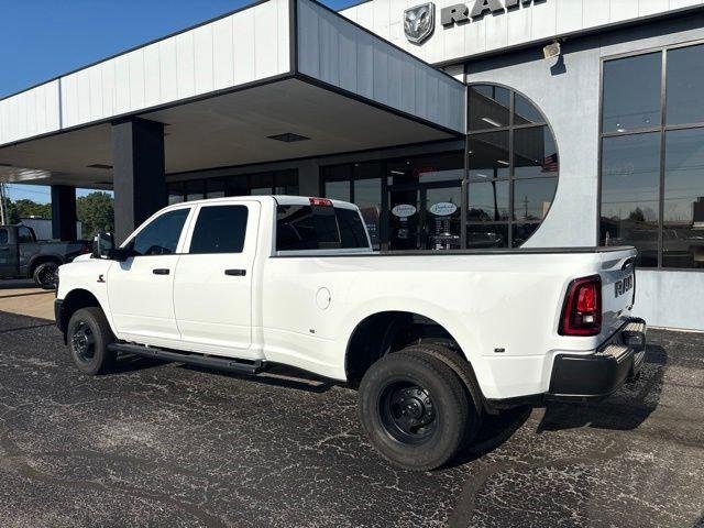 New 2026 Bright White Clear-Coat Exterior Paint RAM TRADESMAN image 5