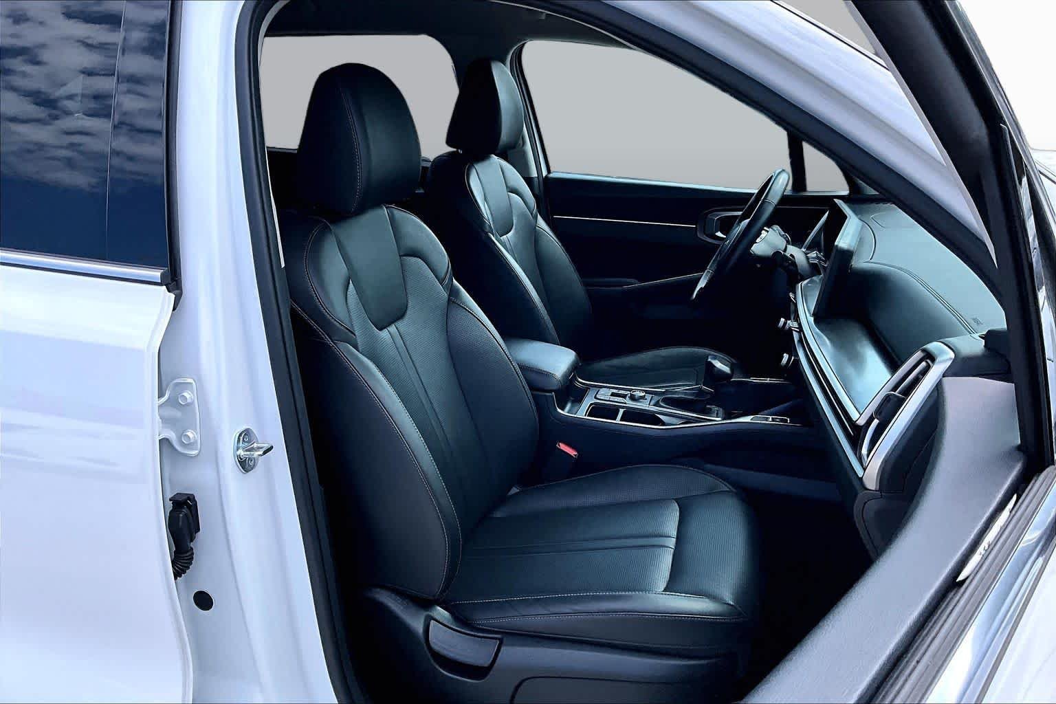 Used 2024 Glacial White Pearl Kia S image 9