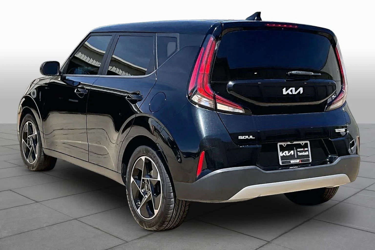 Used 2023 Fusion Black Kia EX image 11