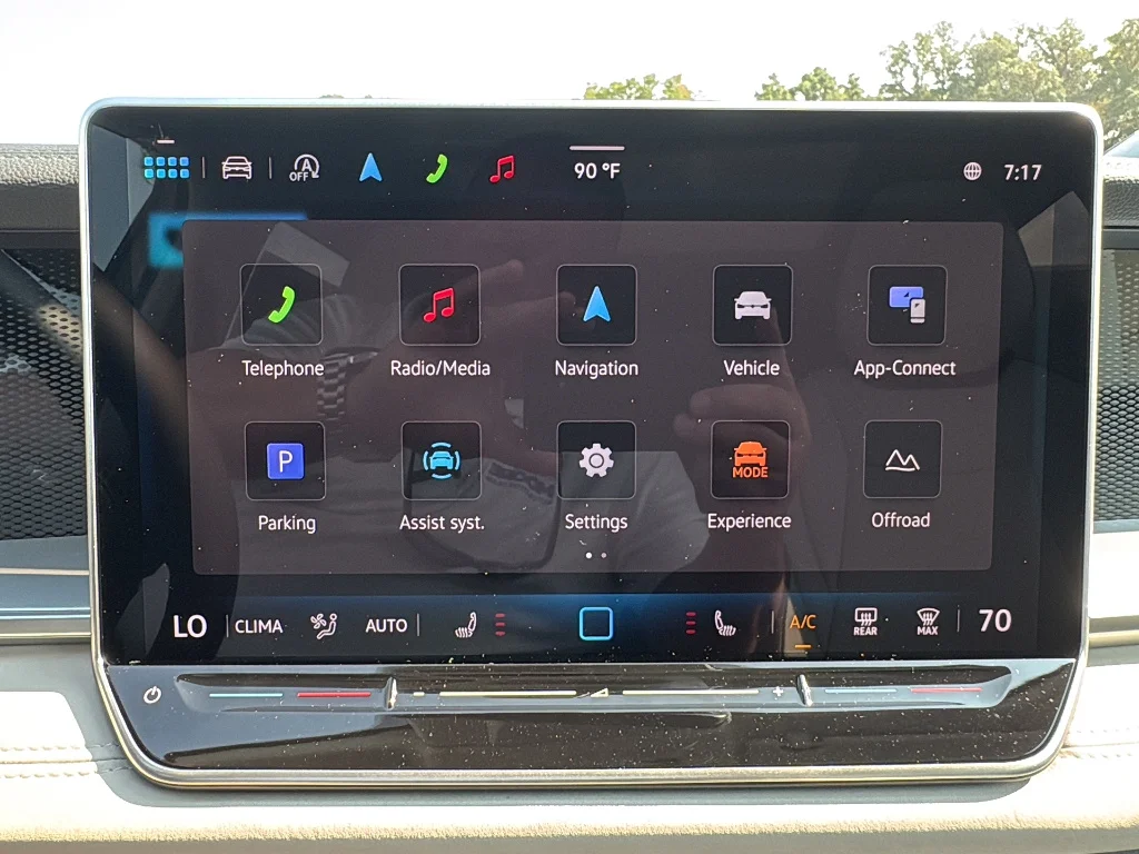 2025 Volkswagen Tiguan SE - Photo 19