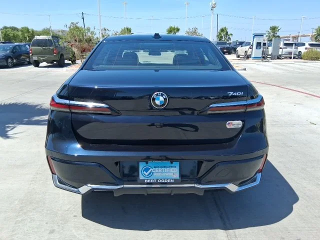 Used 2023 Black BMW 740i image 5