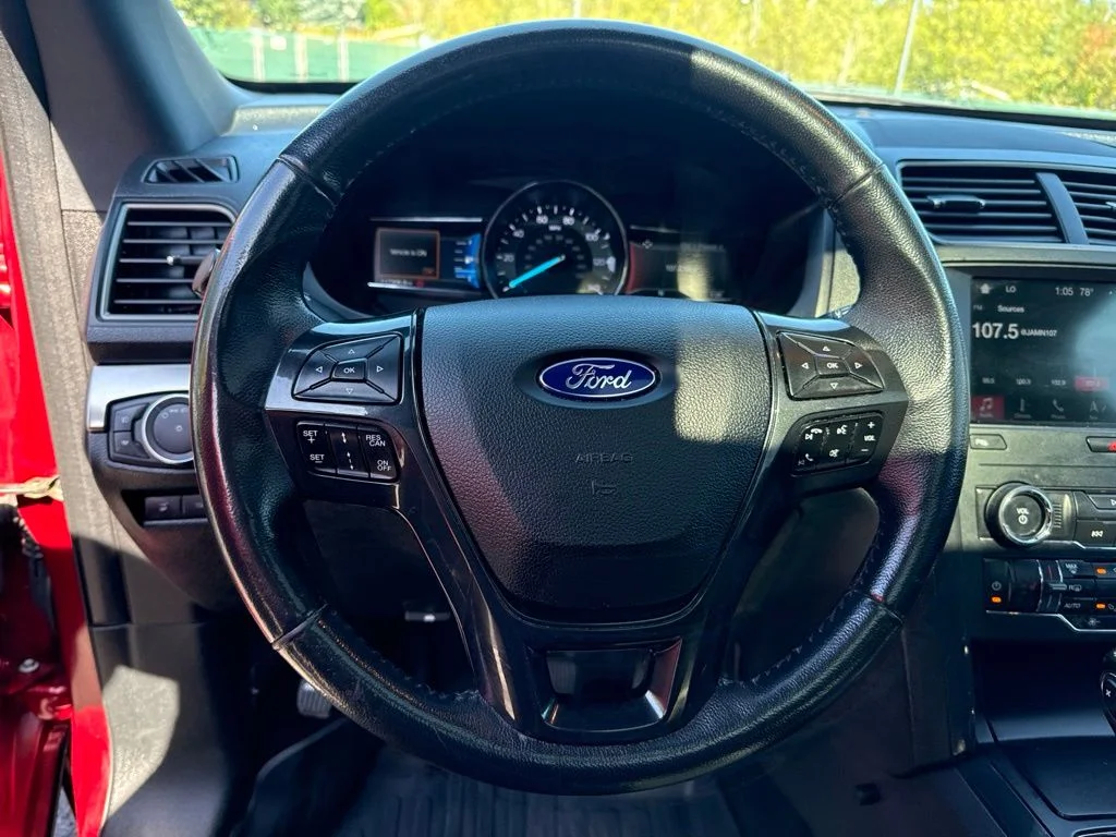 Used 2019 Ruby Red Metallic Ford XLT image 10