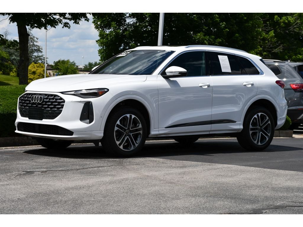 Used 2025 Arkona White Audi Premium image 8