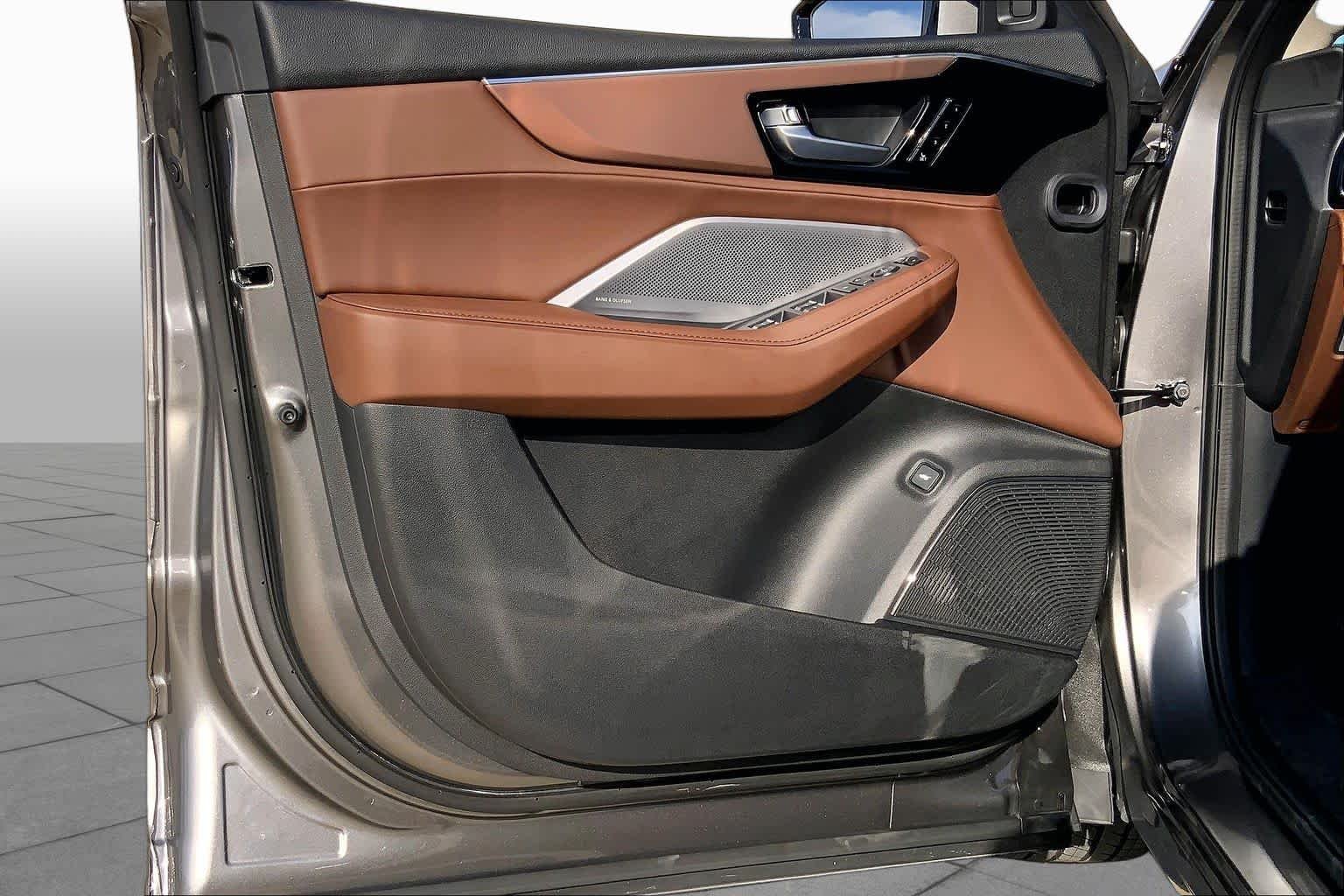 Used 2025 Liquid Carbon Metallic Acura w/Technology Package image 22