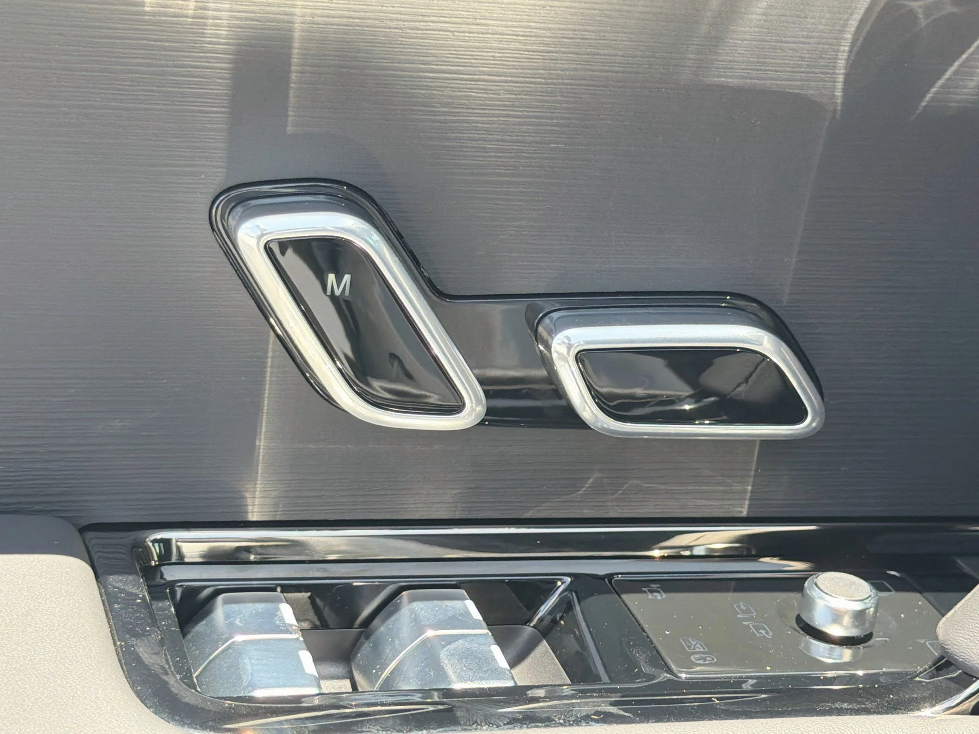 New 2026 Fuji White Land Rover Dynamic SE image 26