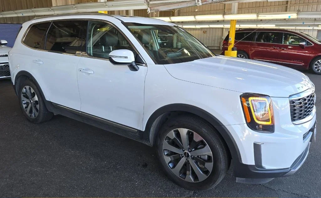 Used 2022 Kia Telluride EX with VIN 5XYP34HC3NG297004 for sale in Kansas City