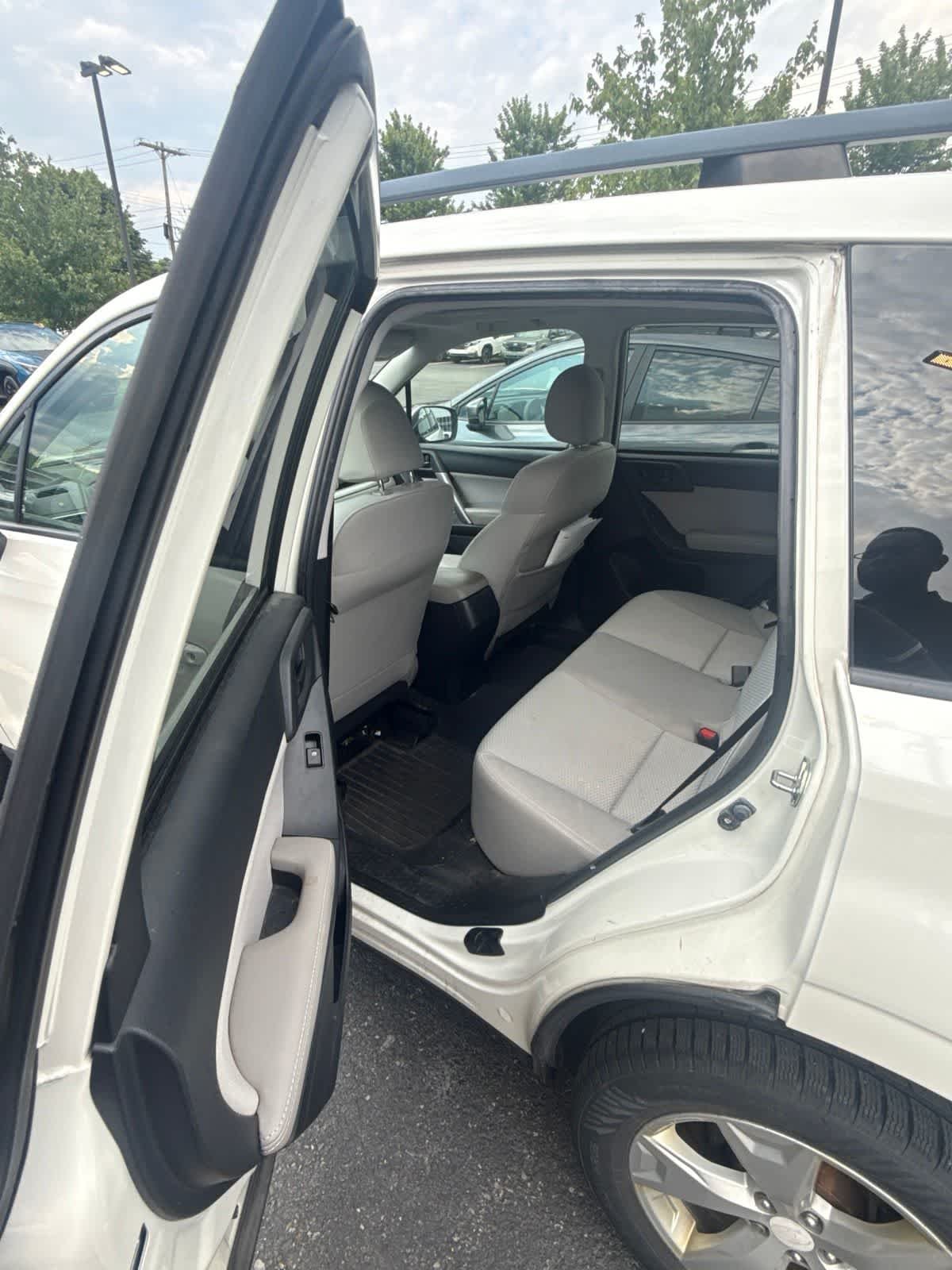 Used 2016 Crystal White Pearl Subaru 2.5i Premium image 6