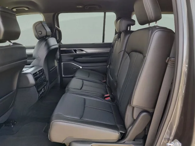 2025 Jeep Wagoneer Series I - Photo 29