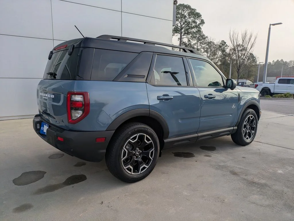 New 2025 Azure Gray Metallic Tri-Coat Ford Outer Banks image 4