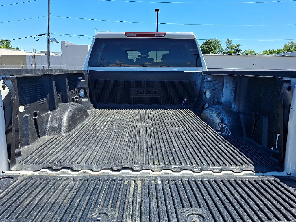 Used 2025 White Chevrolet LT image 31
