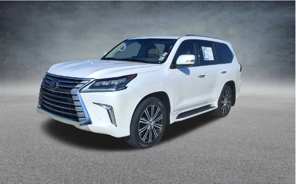 Used 2021 White Lexus 570 image 3