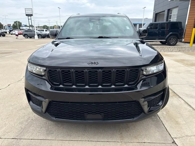 Used 2023 Black Jeep Altitude X image 3