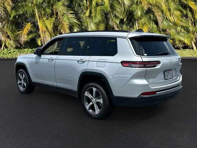 New 2026 Silver Zynith Exterior Paint Jeep Limited image 7