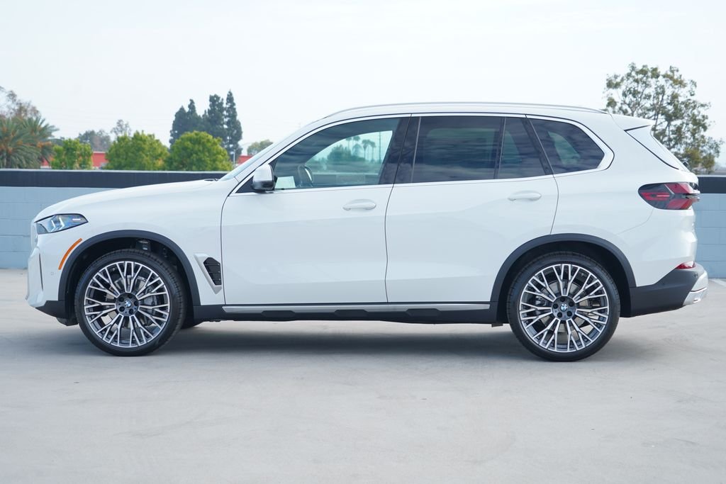 New 2026 Alpine White BMW sDrive40i image 4