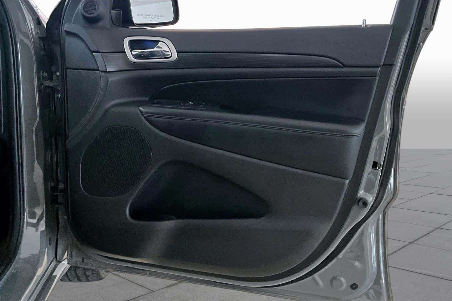 Used 2020 Sting-Gray Clearcoat Jeep Altitude image 21