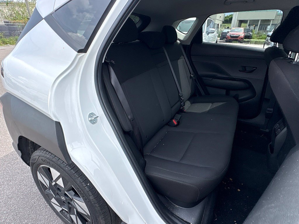 2025 Hyundai Kona SEL - Photo 17