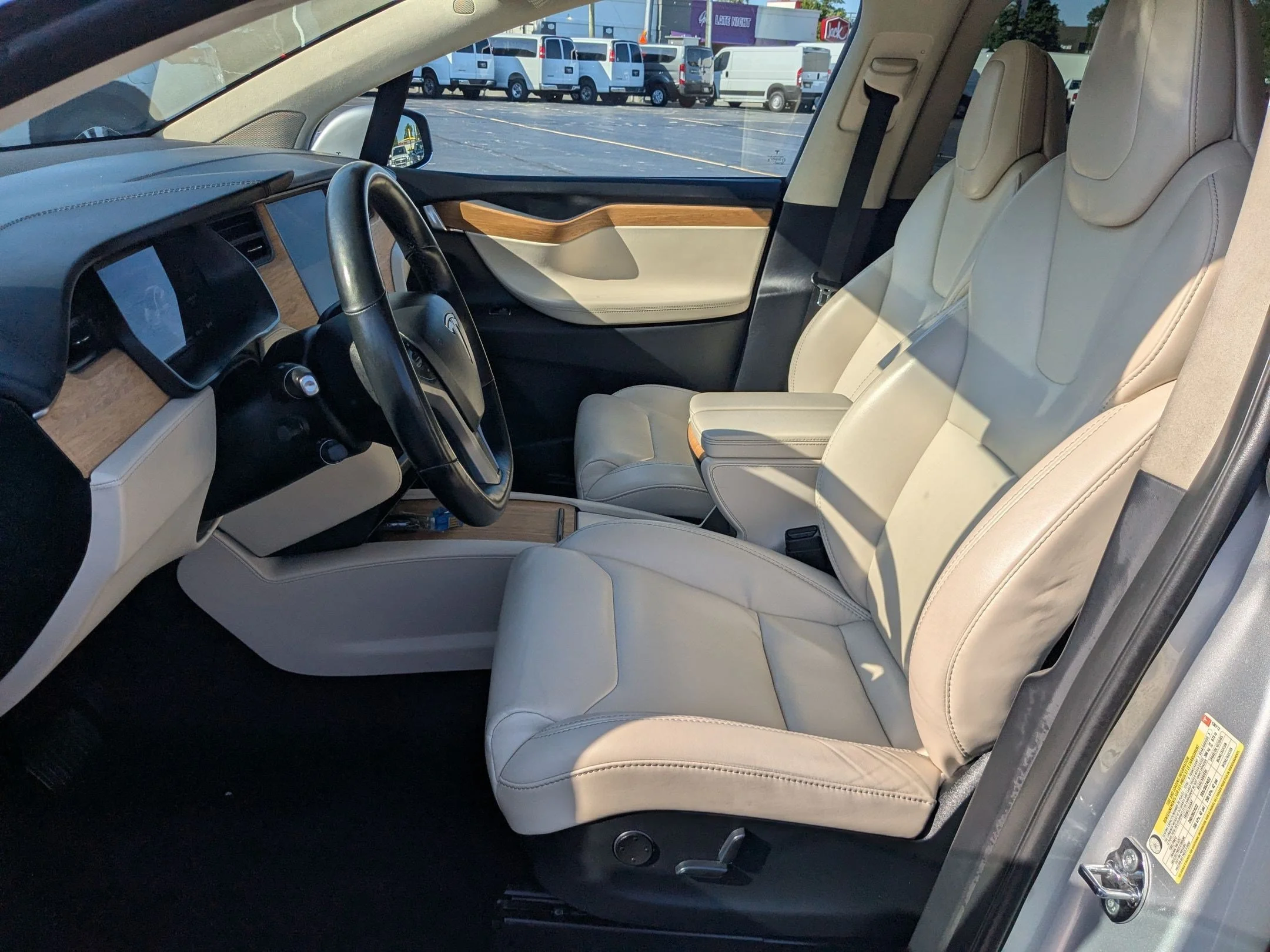 Used 2018 Silver Tesla 75D image 12