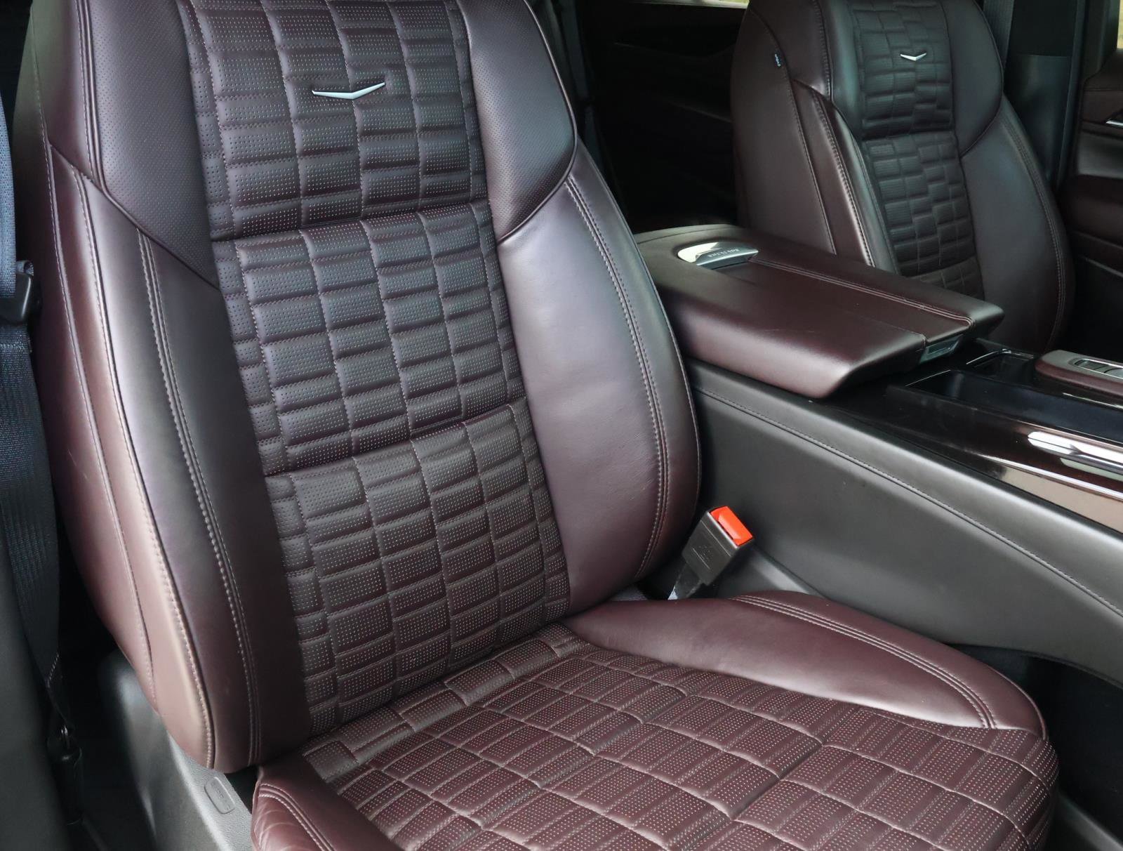 Used 2024 Crystal White Tricoat Cadillac Sport Platinum image 25