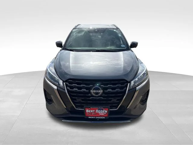 Used 2024 Gray Nissan SR image 2