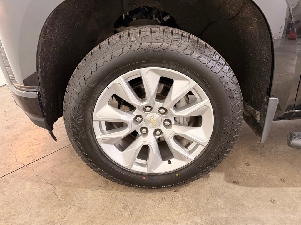 Used 2022 Black Chevrolet Custom image 14