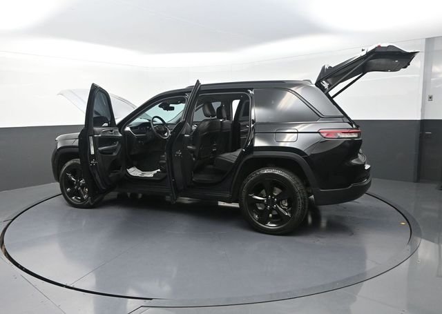 Used 2023 Black Jeep Limited image 34