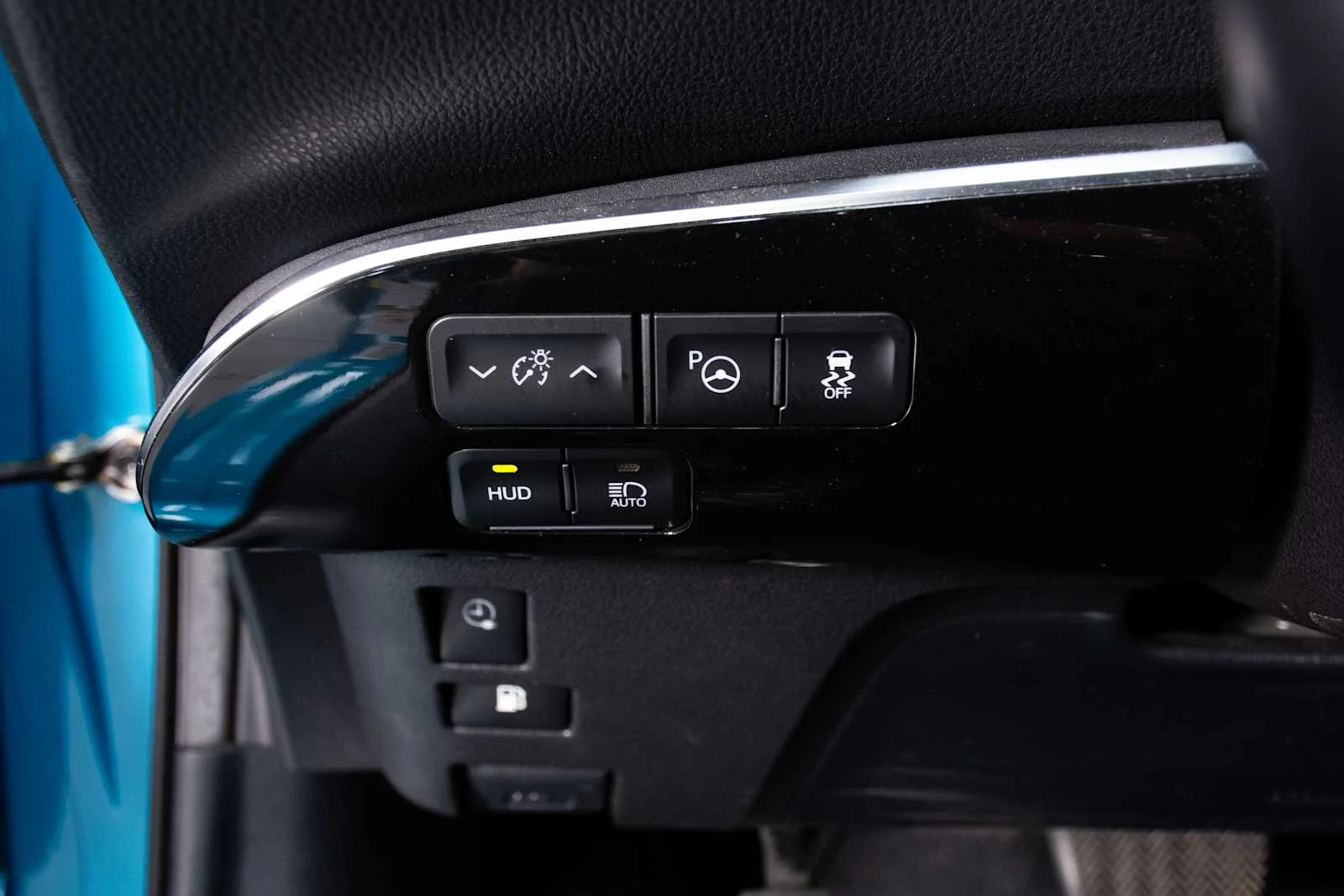 Used 2020 Blue Magnetism Toyota Limited image 19